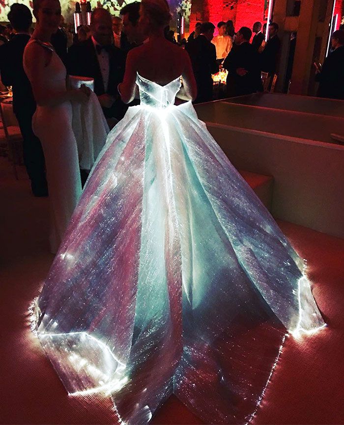 claire-danes-cinderella-glowing-dress-gown-met-gala-zac-posen-7.jpg