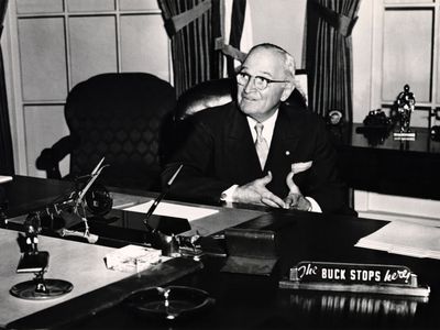 harry-truman-buck-stops-here-96816088-fotosearch-getty-resized.jpg